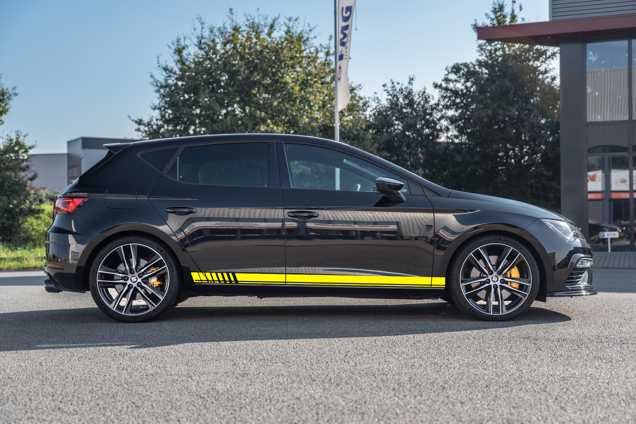 Striping tape voor je auto: wat werkt en wat je beter kunt laten