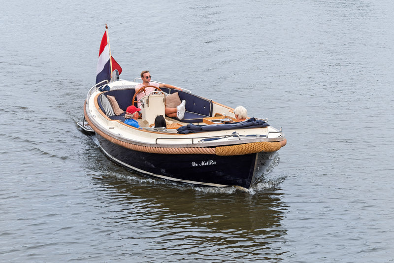 Jouw boot een eigen identiteit geven met naam stickers